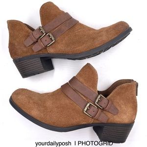 Brown suede Earth Origins Destiny low ankle booties 7.5M